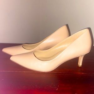 Tan Naturalizer. Size 7.5 Wide. Great condition